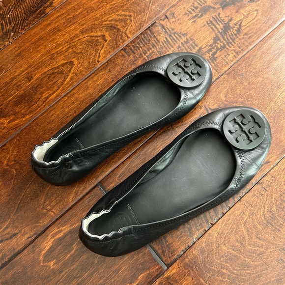Tory Burch Logo Minnie Travel Ballet Flat Matte Black- size 8 - Picture 2 of 6